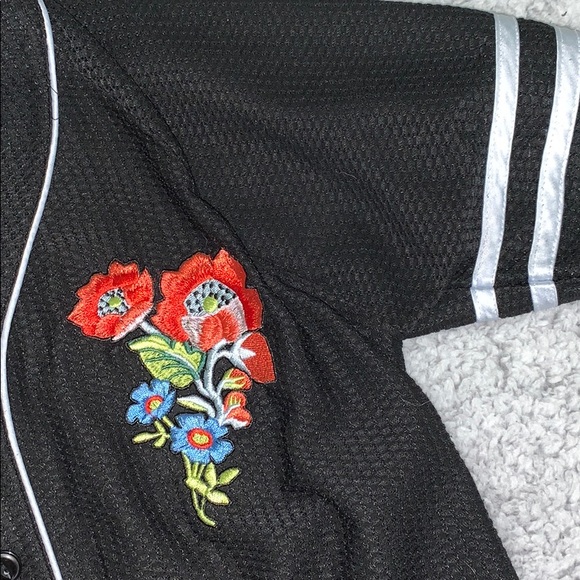 Button up Baseball Shirt - Picture 2 of 3